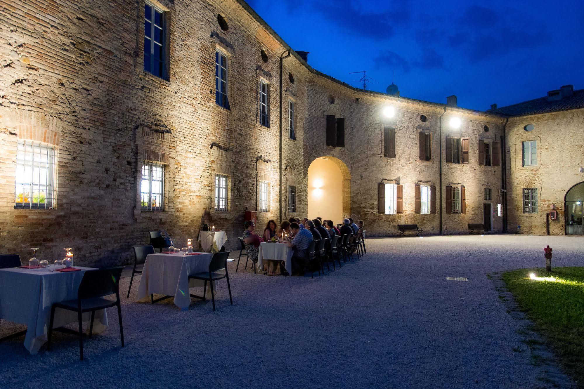 Locanda Abbazia Di Valserena - Csac Hotel Parma Buitenkant foto